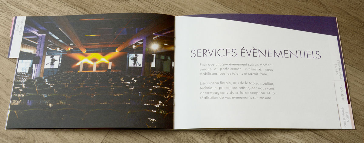 Photographie de la double page Services évènementiels de la brochure Trait'Tendance contenant une (...)